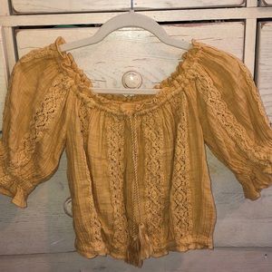 Adorable American Eagle blouse
